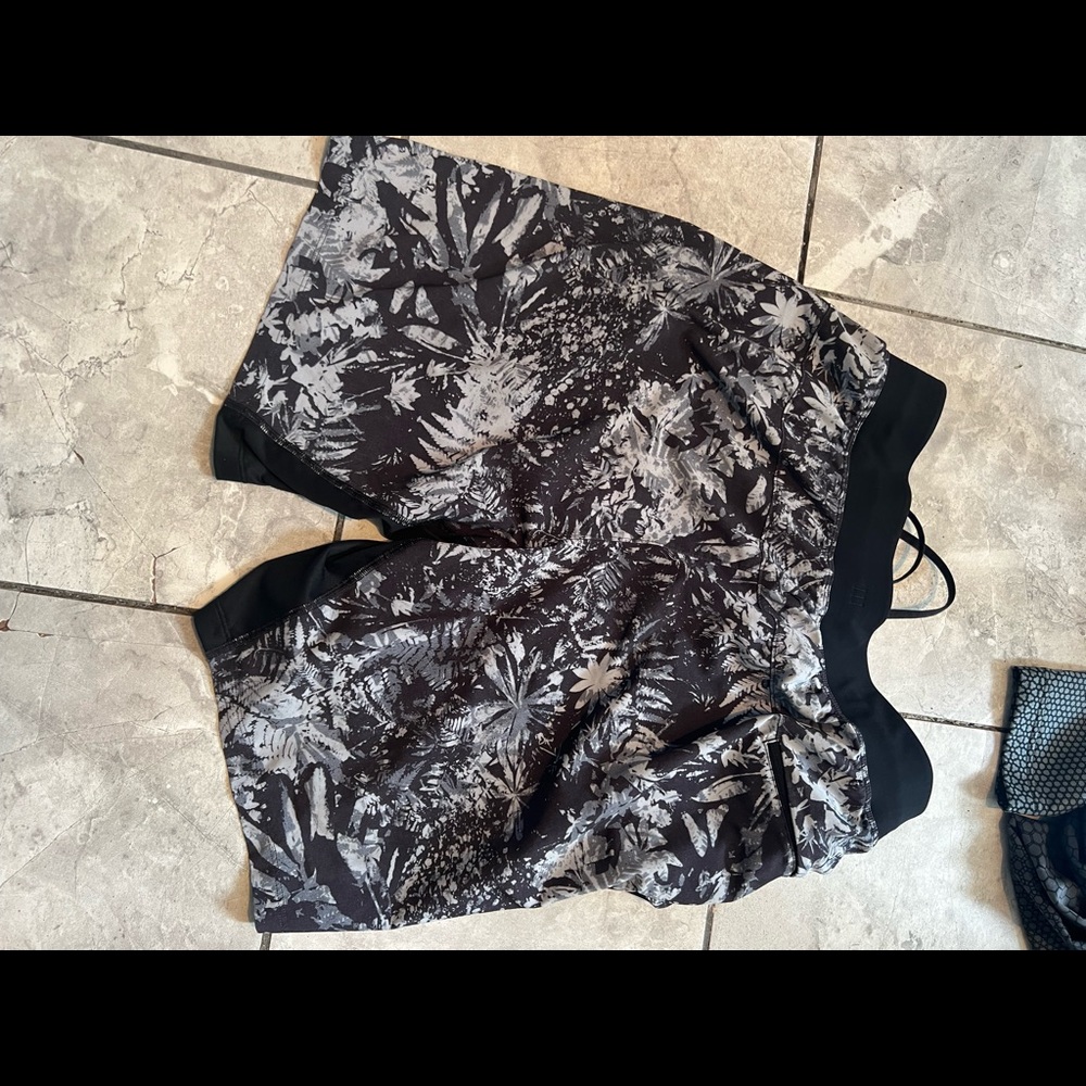 Lululemon Mens Shorts - Picture 2 of 3